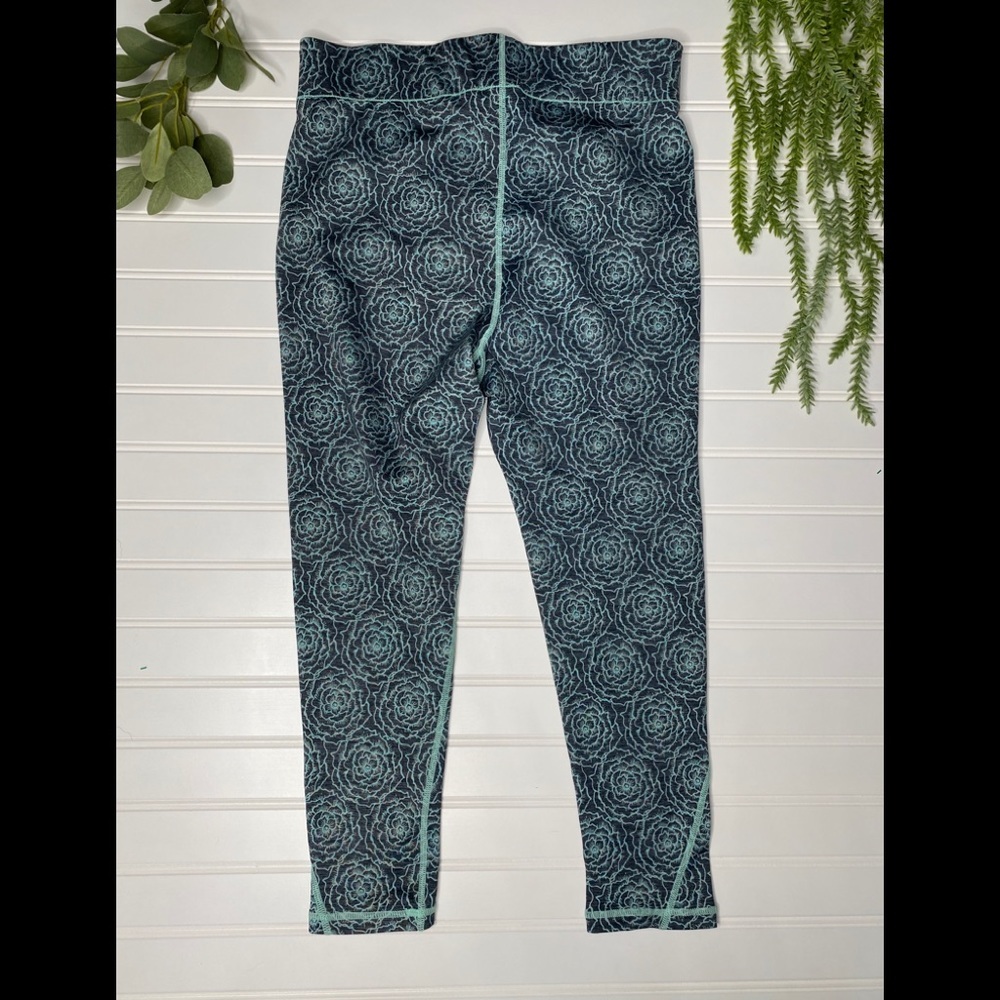 Ivory Ella Patterned capris - Picture 2 of 3